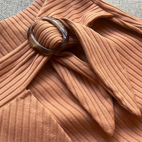 Ribbed Midi Wrap Skirt with Tortoise shell belt detailing , Size: M - Picture 14 of 16